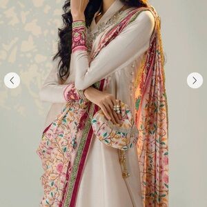 Elegant Cream and Pink Kurta with Floral Accents